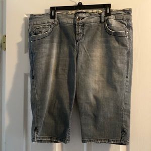 Like new Freestyle Revolution size 20 jeans shorts